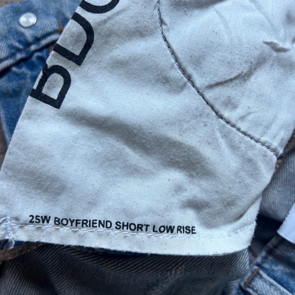 BDG low rise distressed denim shorts size 25w - Picture 4 of 4